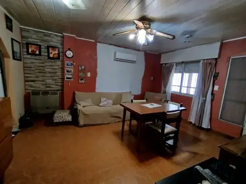 Casa 3 ambientes con 1 baño