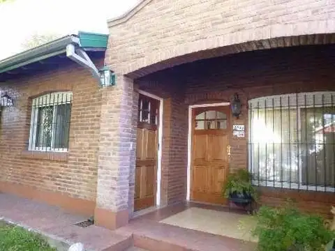 CASA EN PARQUE QUIRNO PARA DOS FAMILIAS