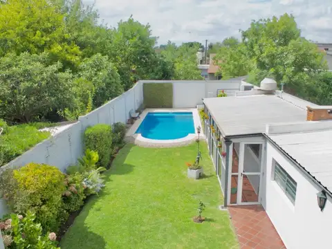 VENTA CASAS 3 AMB./QUINCHO/PISCINA/COCHERA QUILMES