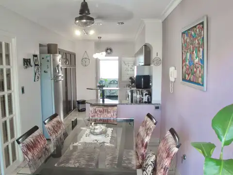 Casa en Venta con 3 cocheras