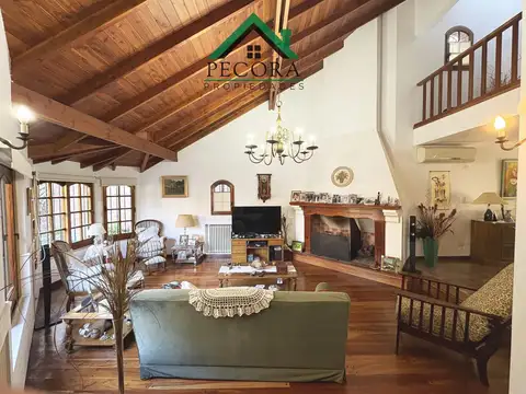 Casa en Venta con 2 cocheras