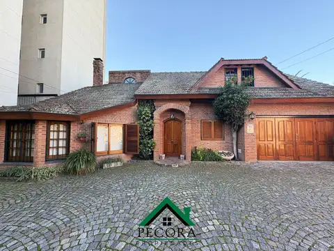 APTA CREDITO - Casa - Terreno - Centro -  Moreno 757 - Belen de Escobar