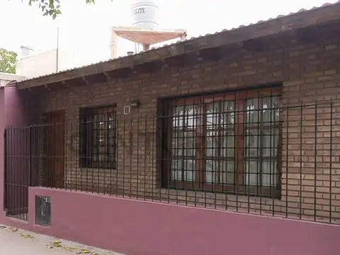 CASA CON PILETA EN LAS HERAS