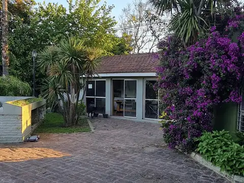 Casa 7 ambientes con 1 baño