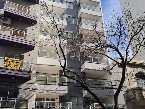 Monoambiente con balcón corrido.