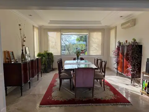 Casa 7 ambientes con 8 baños