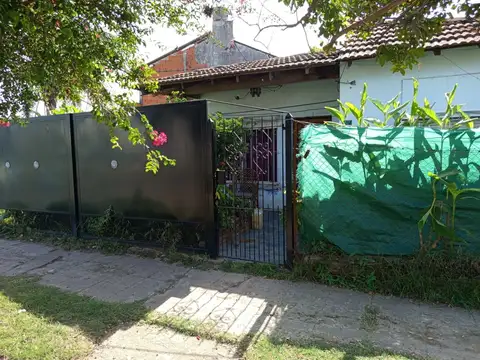 Casa con Dos Departamentos en Venta