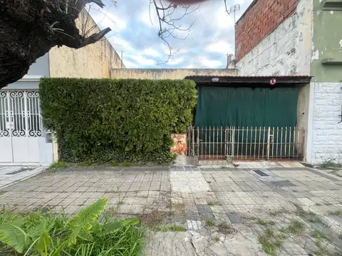 Casa 3 amb grandes APTOc/cochera, jardin y patio ubicada en Coronel Ignacio Warnes 1488, Lanus Oeste