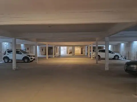 COCHERA CENTRICA CON  PORTON ELECTRICO