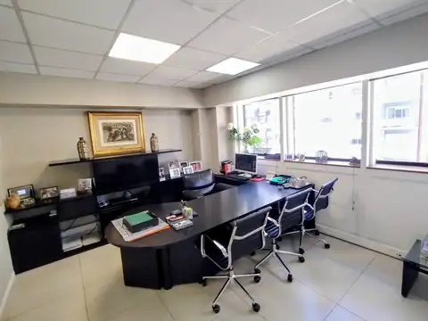 Oficina en Alquiler con 2 cocheras