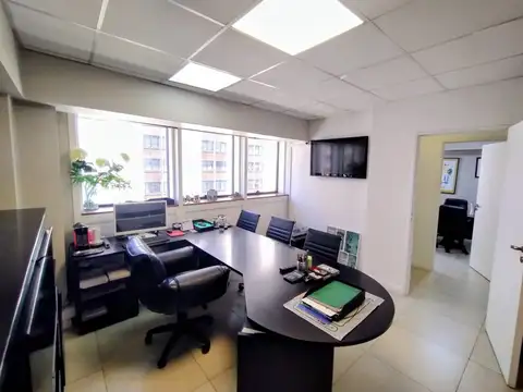 Oficina 9 ambientes con 3 baños