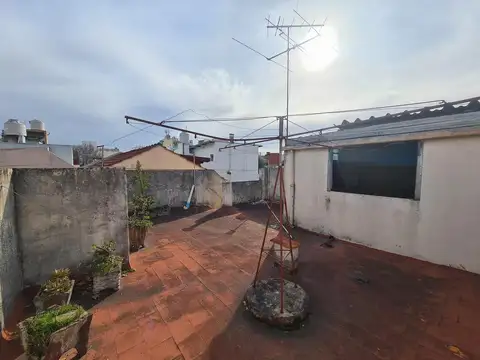 PH 3 AMBIENTES CON PATIO Y TERRAZA A RECICLAR - VILLA PUEYRREDON