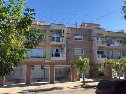 EXCELENTE MONOAMBIENTE CON PATIO y COCHERA EN MORÓN