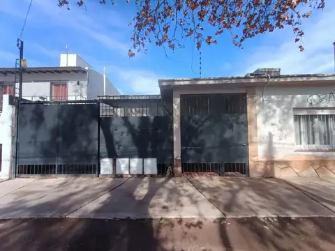 VENTA GRAN TERRENO CON CASA EN GUAYMALLEN