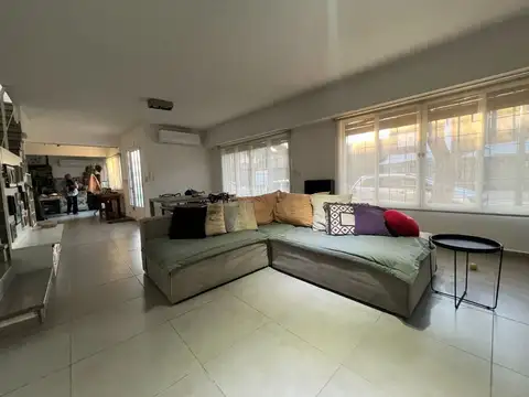 CASA EN VENTA 4 AMBIENTES, MARTINEZ
