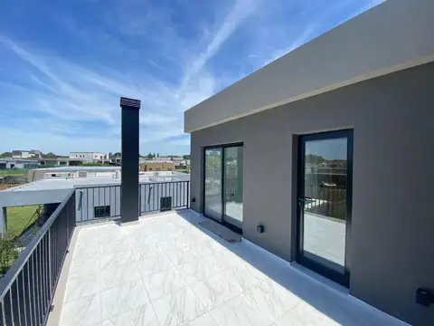 Casa 4 ambientes con 2 baños