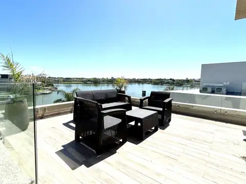 Casa en Alquiler Temporal con 4 cocheras