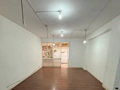 Local en Alquiler en Centro, $ 240.000