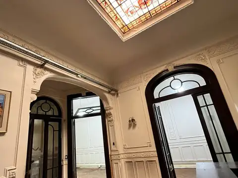 Casa 10 ambientes con 6 baños