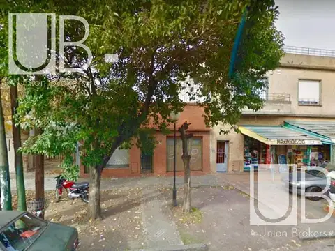 Casa a reciclar sobre lote de 8,66x25 (zonif. R3.1)