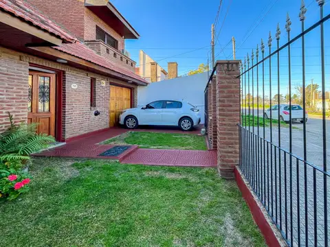 Casa 5 ambientes con 2 baños