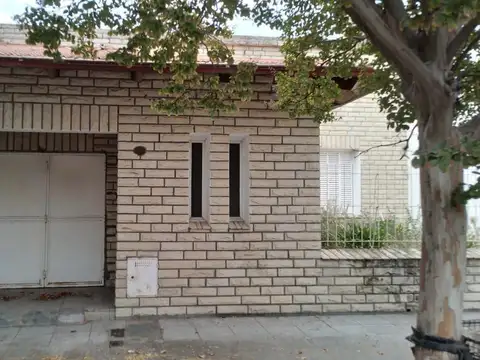 Casa en venta - 2 Dormitorios 1 Baño - Cocheras - 250Mts2 - Pehuajó