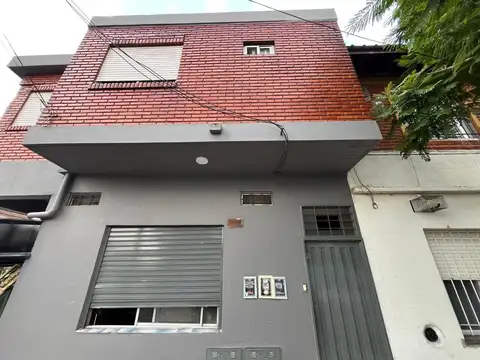 Excelente ph 1 piso 2 amb con balcon en centro comercial  - Chilavert