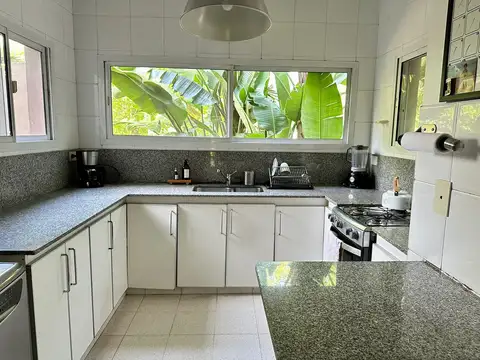 Venta | Casa con 4 dormitorios | Altamira