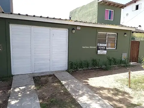 Casa con jardin mas departamento  en block