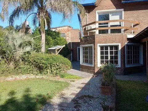 Excelente Casa | 2 Plantas | 3 Dormitorios | Cochera | Quincho | Ibarlucea