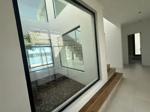 Casa 6 ambientes con 3 baños