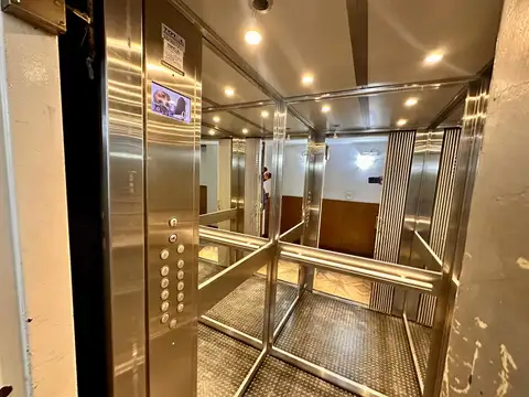 Departamento. Frente. Balcón. Sarmiento y 3 de Febrero. Reciclado. Facultades. Av. Pellegrini