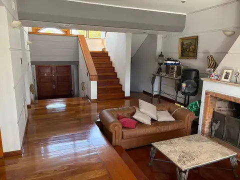 Casa en Venta con 3 cocheras