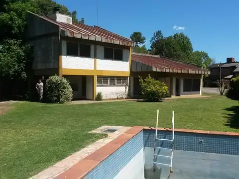 Casa 5 ambientes con 2 baños