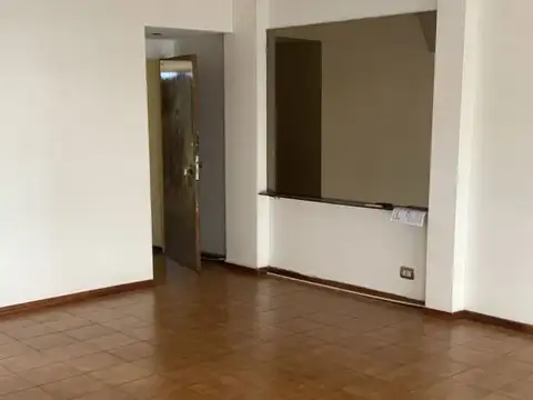 Alquiler de Dpto 3 ambientes en excelente zona y con cochera en Lanús!