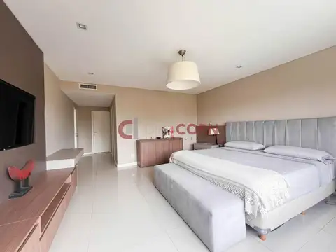 Casa en Venta con 6 cocheras