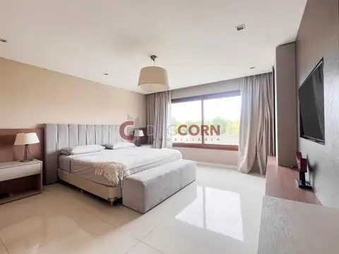 Casa 6 ambientes con 4 baños