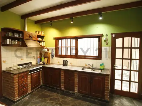 Casa en Venta con 1 cochera