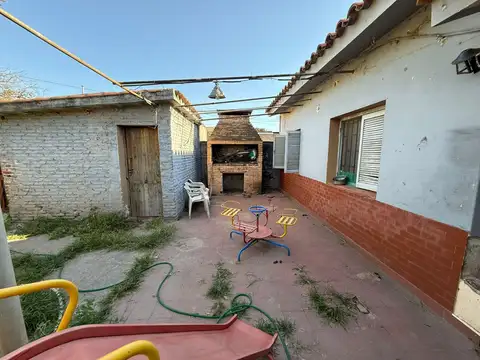 Casa 6 ambientes con 1 baño