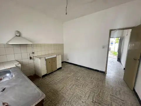Casa 7 ambientes con 2 baños