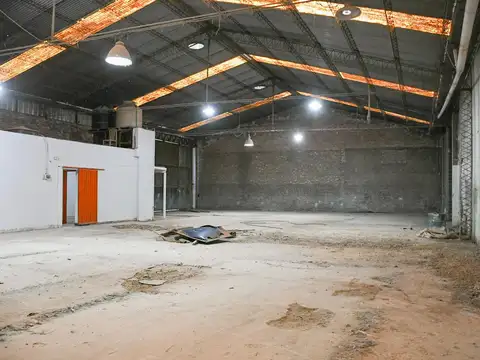 Galpón en Venta en Rosario Esquina Sobre Ovidio Lagos Zona Industrial
