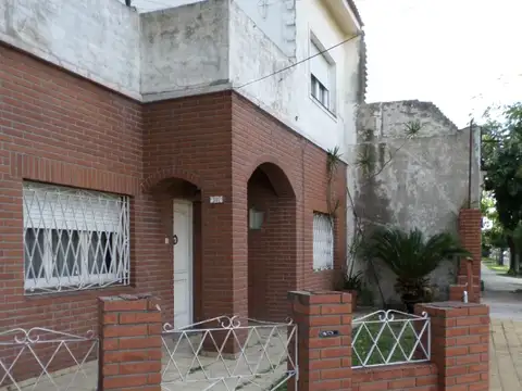 IDEAL DOS FAMILIAS - DOS UNIDADES EN BLOCK DE 3 AMB  C/U ENTRADA PARA VS AUTOS.