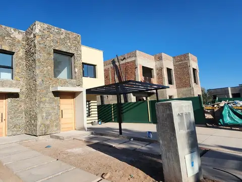 SE VENDEN  DUPLEX  COMODO Y EL BARRIO CIRO DE VIEYTES