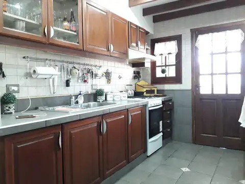 Casa 4 ambientes con 3 baños