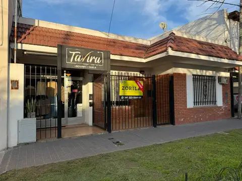 Casa en  Funes zona comercial