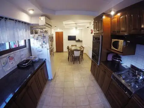 Casa en Venta con 4 cocheras