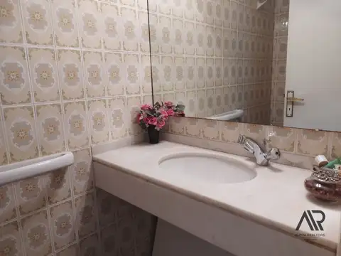 Apartamento en venta de 2 dormitorios y servicio c/ cochera en Nuevo Cantegril