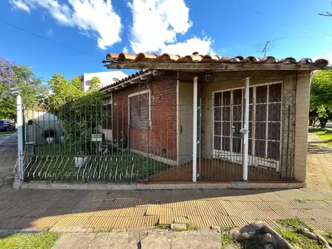 VENTA CASA 5 AMBIENTES A REFACCIONAR MORON