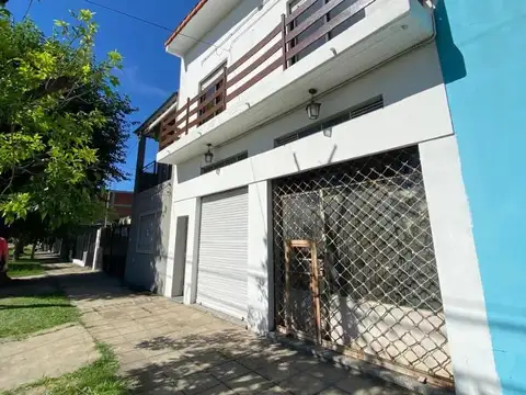 Casa en Alquiler con 1 cochera