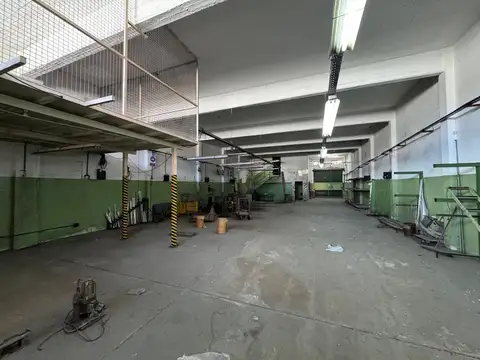 Galpon en Venta 33  mts Fondo